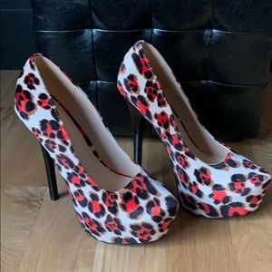 Animal print size 8 high heels